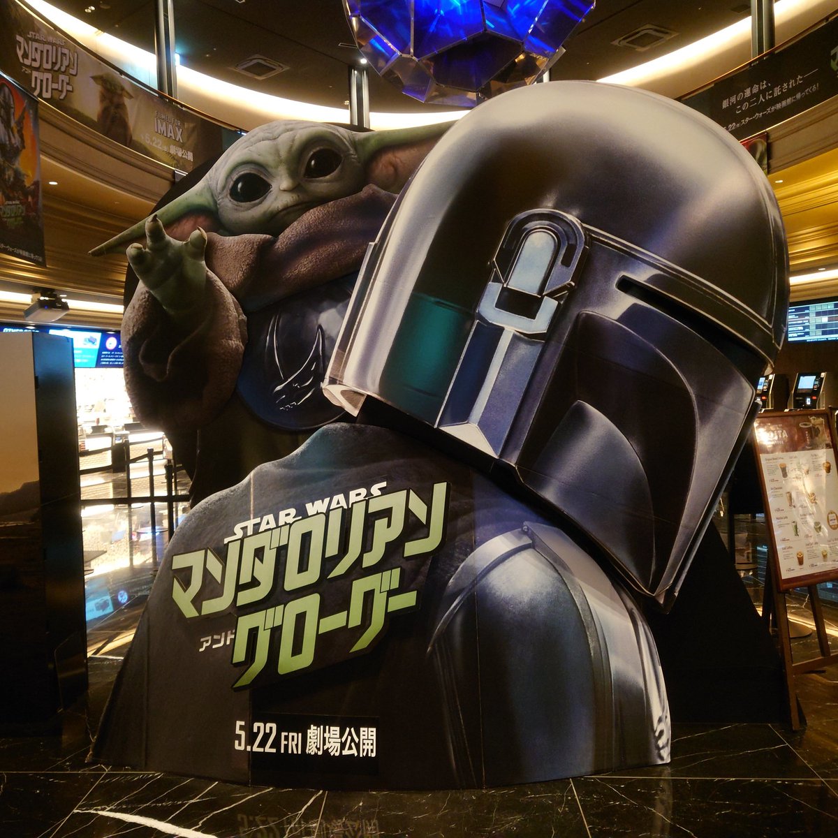 hitokuchi44's tweet photo. 昨日はスター・ウォーズ観てきた。
わたしもマンダロリアンみたいに人間の生首を肩にのせたい🥹 https://t.co/DSyjLLVZCE