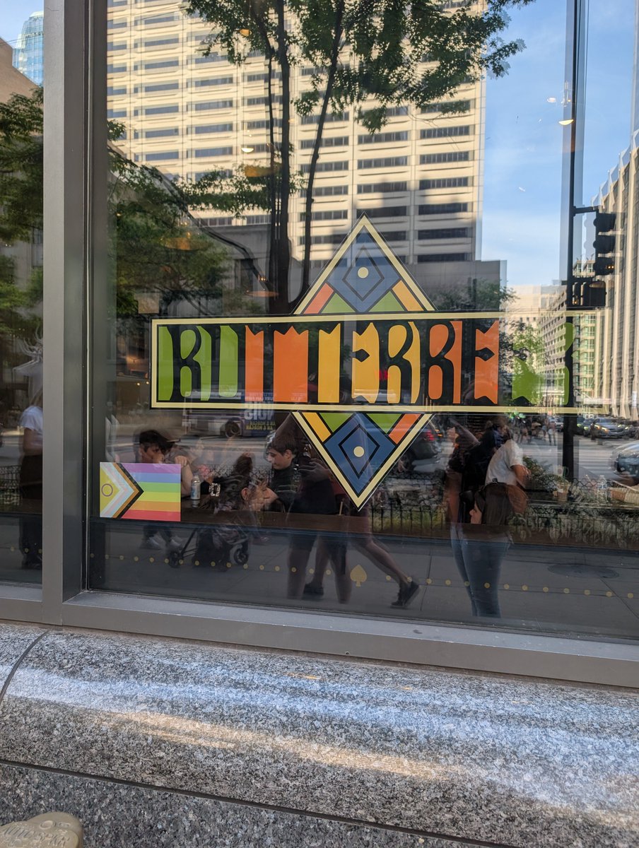 slurpeerule's tweet photo. @jk_rowling do you know why the harry potter store in Chicago has this flag on the windows I was kinda like hmm https://t.co/y1mY90PozA