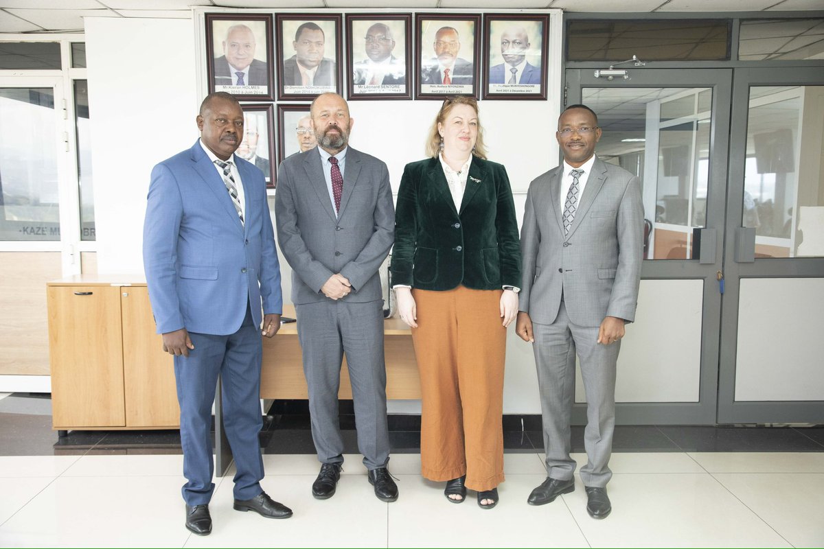 UKinRwanda's tweet photo. Exportation du café &amp; conventions fiscales au cœur des échanges entre 🇬🇧 &amp; 🇧🇮.

Notre Directeur du Développement, Billy Stewart, et Dr Antonia Strachey, experte en fiscalité, ont rencontré Georges Bigirimana, Commissaire Général adjoint @OBR_BI hier.

#PlusLoinEnsemble https://t.co/Y1rxfC2R9P