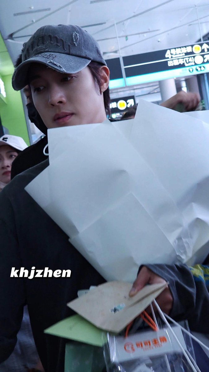 KatyKHJL's tweet photo. [2026/06/05] Arrival of Kim Hyun Joong at Hangzhou International Airport, China  🛬🇨🇳

😍💚💚

Thanks for sharing

#KIMHYUNJOONG #김현중 
#金贤重 #キム・ヒョンジュン
#HENECIA #HappyHyunJoongDay https://t.co/oqIvD1gImZ