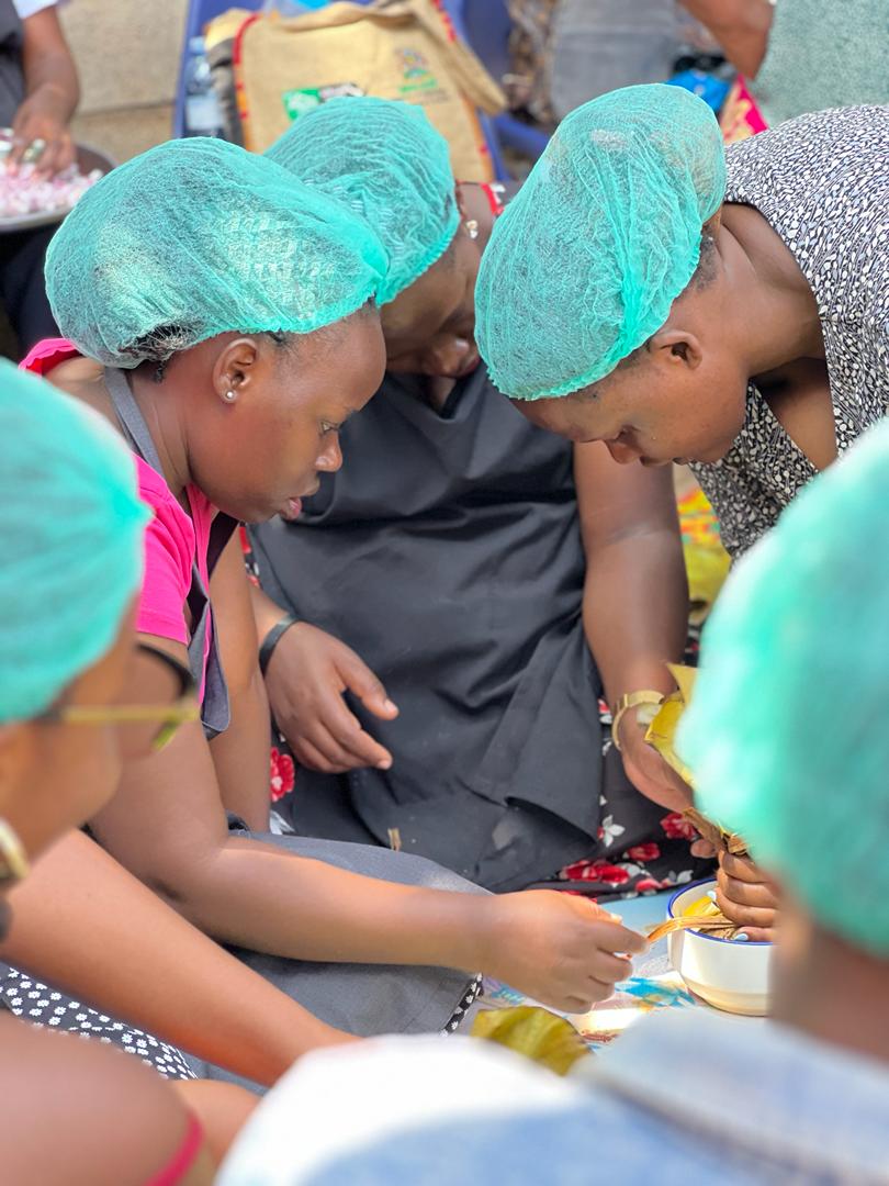 VictoriaKatamba's tweet photo. Tradition can be a bridge to empowerment. This Martyrs' Day, I trained young women to prepare "oluwombo"while sharing SRHR information, life skills, and the importance of prayer. Preserving culture, empowering girls, and putting God above all. 🙏🏾

#SsengaVicky #SRHRMatters https://t.co/XKO15xmow5