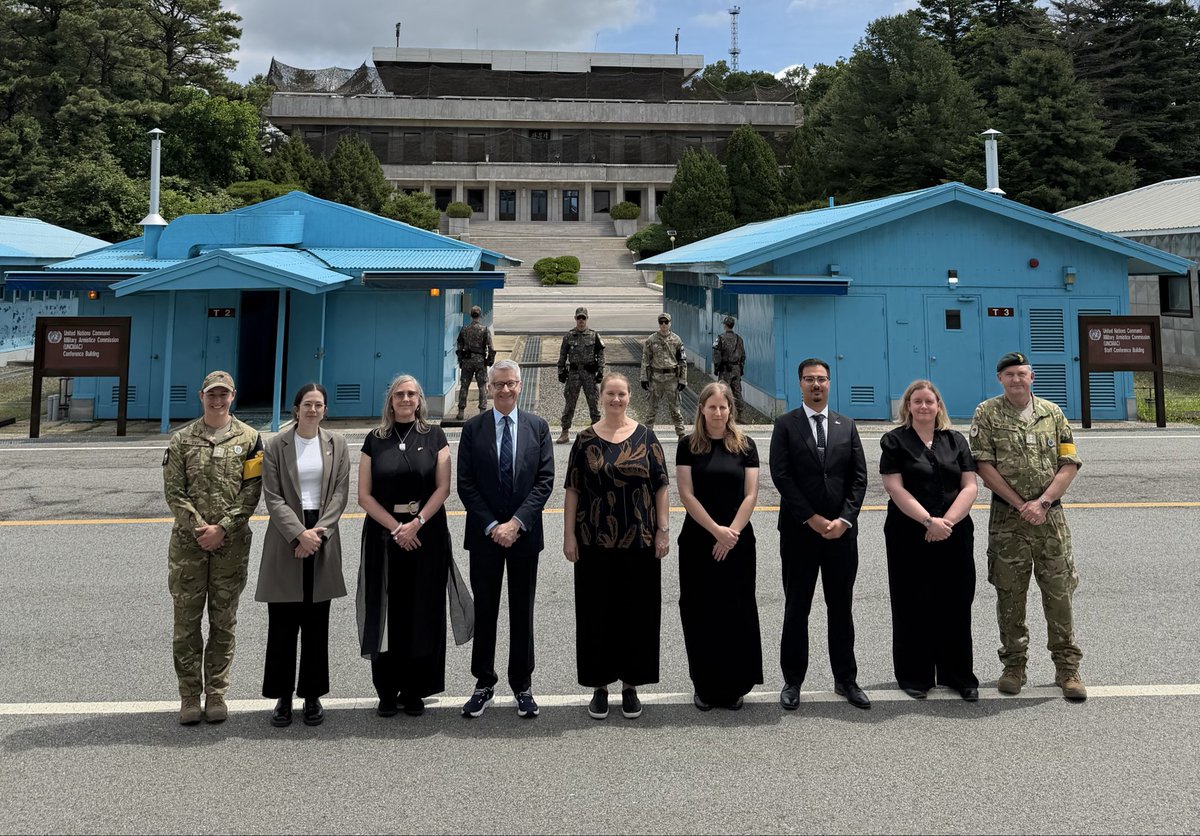 BedeCorry's tweet photo. NZ has long been a supporter of peace and security on the Korean peninsula. It was great to see Kiwi soldiers at work with their UN Command colleagues during my visit to the DMZ today @UN_Command 🇳🇿🇰🇷 https://t.co/DEs1vbb3YD