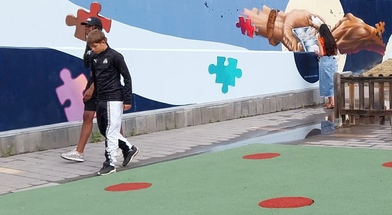 sbdterritori's tweet photo. #VOLUNTARIAT ➡️#AVUI Cloenda del Projecte SABA d'Aprenentatge i Servei
#ARA els alumnes interpreten el missatge del mural i reflexionen sobre els valors del voluntariat a partir de la seva experiència al curs
📍 Pl. del Voluntariat
#OficinaEntitatsiVoluntariatSbd #Sabadell https://t.co/aqETEYSayI