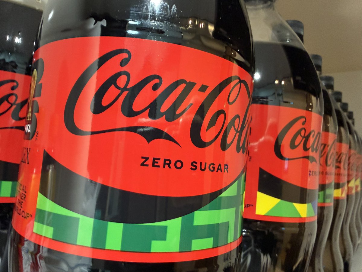 reality_vo's tweet photo. 間違えて発注したコカコーラゼロがまだ30本くらいあるのはここだけの話 https://t.co/S7SO2upRWa