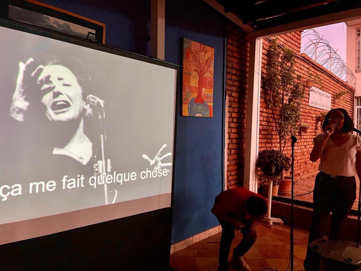 AFAsmara's tweet photo. [Animation à l'AFA] 
🥳🎤Samedi dernier, c'était soirée Karaoké et Quiz à l'AFA🎤🥳
✨Une belle soirée animée par nos étudiants ! De quoi passer un bon moment tous ensemble et déguster les crêpes offertes par notre chef à tous les participants ! Merci à tous ! https://t.co/LDUHtIBaB5