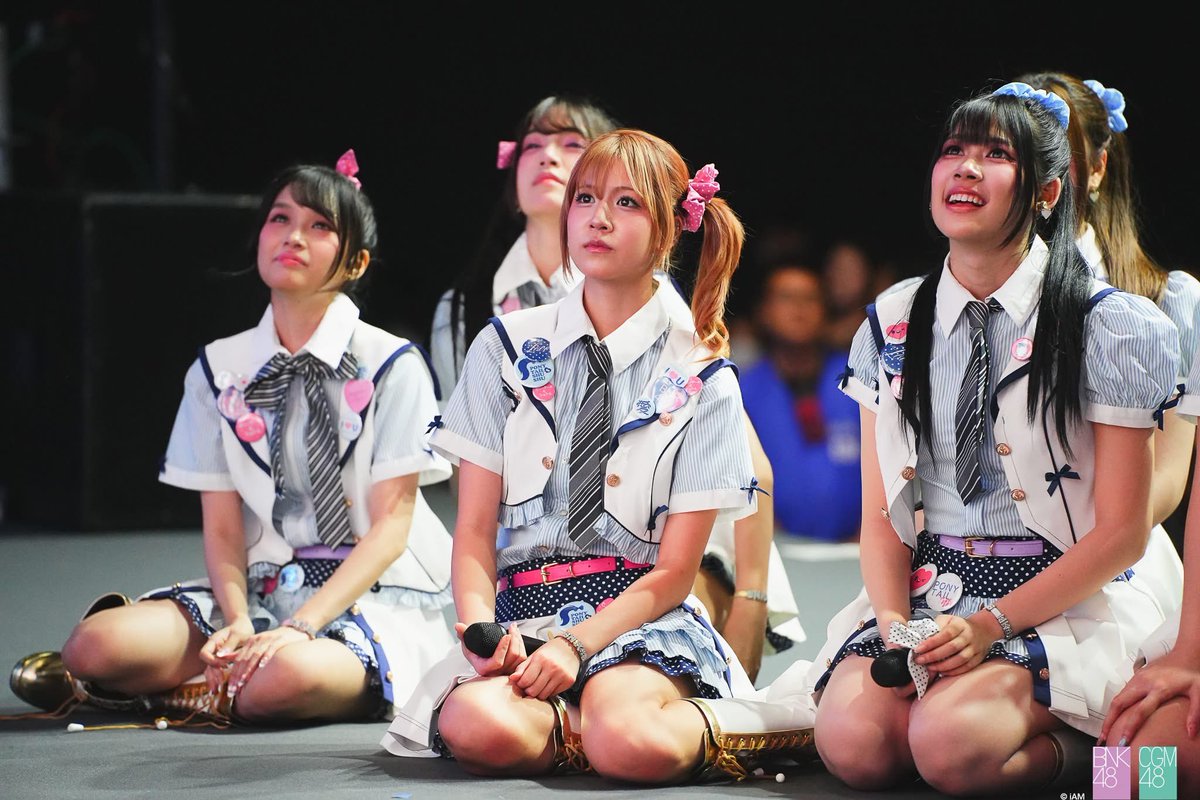 DesyPPL's tweet photo. เวลาโอชิอยู่ใกล้กันแล้วดูง่ายดีจริงจริ๊ง 😆

#LBNK48 #NammonnBNK48 #KhowjowBNK48 https://t.co/IUIpH89rJY