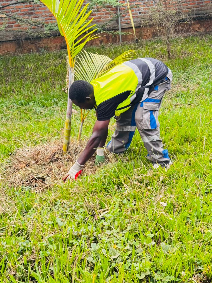 spiro_rw's tweet photo. At SPIRO, sustainability is not just part of our business, it is part of who we are.

This #WorldEnvironmentDay, our team came together to reflect on our shared responsibility to protect the environment through an awareness session, an environmental hazard identification walk, and a workplace clean-up initiative focused on proper waste management.

As our Managing Director, Amit Chawla, notes: "A sustainable future starts with the choices we make today. At SPIRO, we are proud to be driving Africa's clean mobility revolution and contributing to a cleaner, greener future for generations to come."

Whether through the electric mobility solutions we provide or the actions we take every day, we remain committed to building safer workplaces, healthier communities, and a more sustainable Africa.
@REMA_Rwanda 
#WorldEnvironmentDay #SPIRO #Sustainability #EnvironmentalProtection #GreenFuture