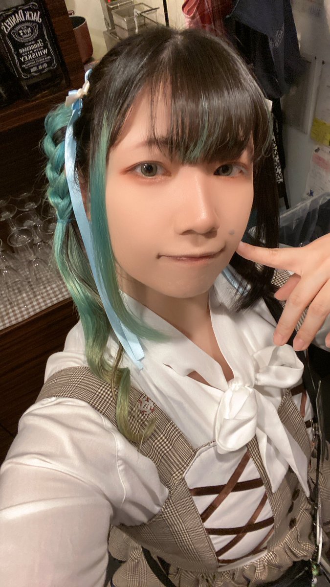 guild_raku's tweet photo. おーーぷん！！
本日は18時から！！
赤坂見附であいちゃんとお待ちしてます！！
こはねちゃんのお誕生日お祝いらしいので髪の毛可愛くしたからたくさん会えるといいね👍
早めのお席取り待ってます🫶
本日もよろしくおなしゃす٩( ᐛ )و https://t.co/GjBmQ4R4is