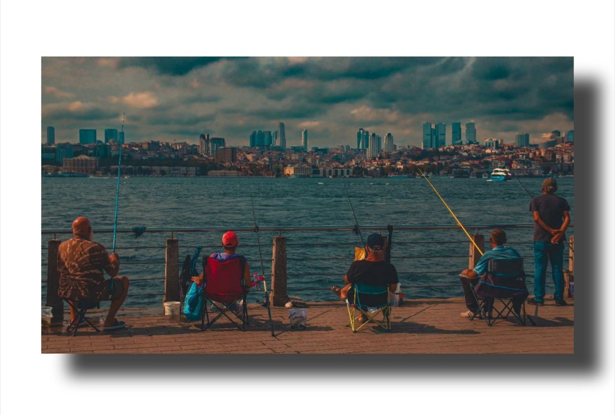 kmaraslibey's tweet photo. "İnsan en karanlık noktasında bile sabahın geldiğini bilir. Bilmek yetmez ama — hissetmeyi öğrenmek işte asıl yolculuk odur." 

#fotoğraf #photo #istanbul #üsküdar https://t.co/goSZnXd47L