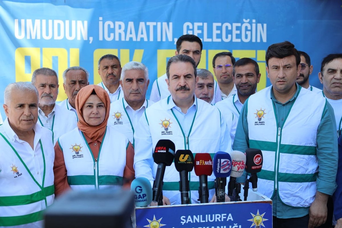 akpartiurfa's tweet photo. Daha yaşanabilir çevre için doğayı koruyalım. 🌳♻️

AK Parti Genel Merkez Çevre ve Şehircilik Politikaları Başkanlığımızın koordinasyonunda 5 Haziran Dünya Çevre Günü dolayısıyla Türkiye genelinde eş zamanlı olarak gerçekleştirilen basın açıklaması programı kapsamında, İl Başkan Yardımcımız ve Çevre ve Şehircilik Politikaları Başkanımız Şeref Mardinli'nin gerçekleştirdiği basın açıklamasına katıldık.

Gelecek nesillere daha yaşanabilir, yeşil ve temiz bir dünya bırakmak için çalışıyoruz. 

5 Haziran #DünyaÇevreGünü kutlu olsun. 🌳♻️💧🍀☀️🍃

#TürkiyeÇevreHaftası
@RTErdogan @Akparti @milhamigunbegi @abuyukgumus @AyanNilhan @acarfaruka @CYAZMAC @Abdulkerim_Gok @MardinliSeref @hakanaksu058 @farukaytek