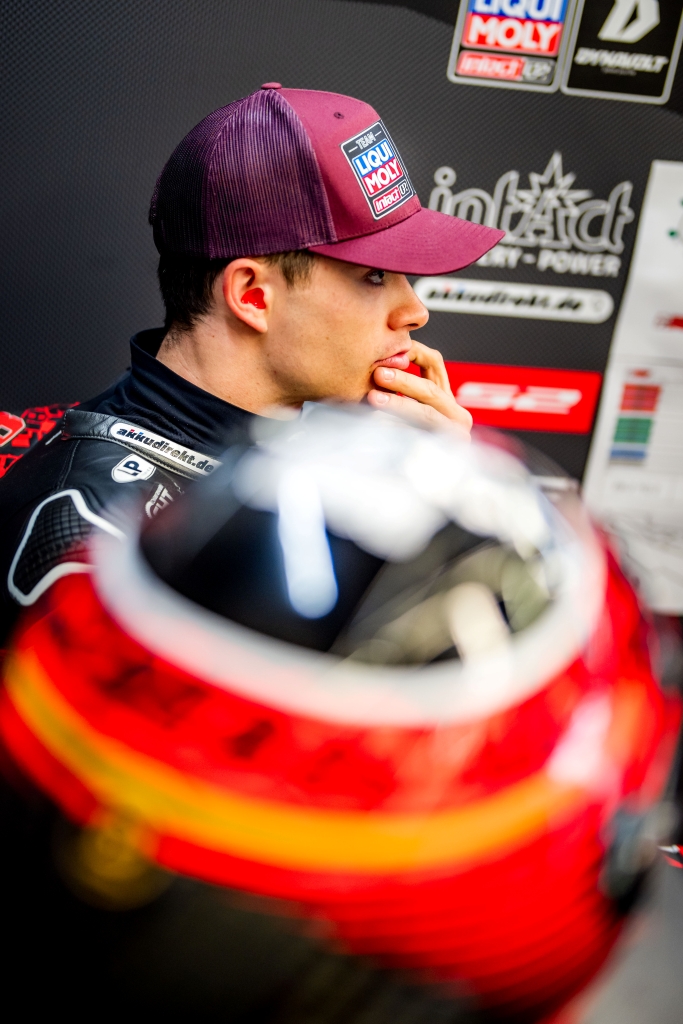 IntactGP's tweet photo. #HungarianGP  #Moto2 Free Practice1️⃣ done and literally gone up in smoke

@18ManuGonzalez continued where he left off last weekend: 🅿️1️⃣ - 1´41.068

🅿️1️⃣1️⃣ #81 Senna AGIUS - 1´41.613 + 0.545 despite an engine blow 

#LIQUIMOLY  #Dynavolt  #IntactGP at #BalatonParkCircuit https://t.co/6plsqzvziO
