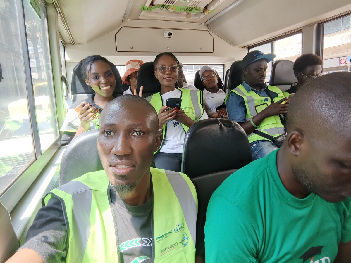KariobangiSJC's tweet photo. ♻️ Climate action starts with how we manage our waste.

Today, @KariobangiSJC , @Oayouthkenya proudly participates in the Sustainable Waste Management Walk and the launch of a Recycling Collection Station as part of #WorldEnvironmentDay2026.
#SikilizaSautiYetu
#KariobangiSJC https://t.co/KUKSfSA8Ox