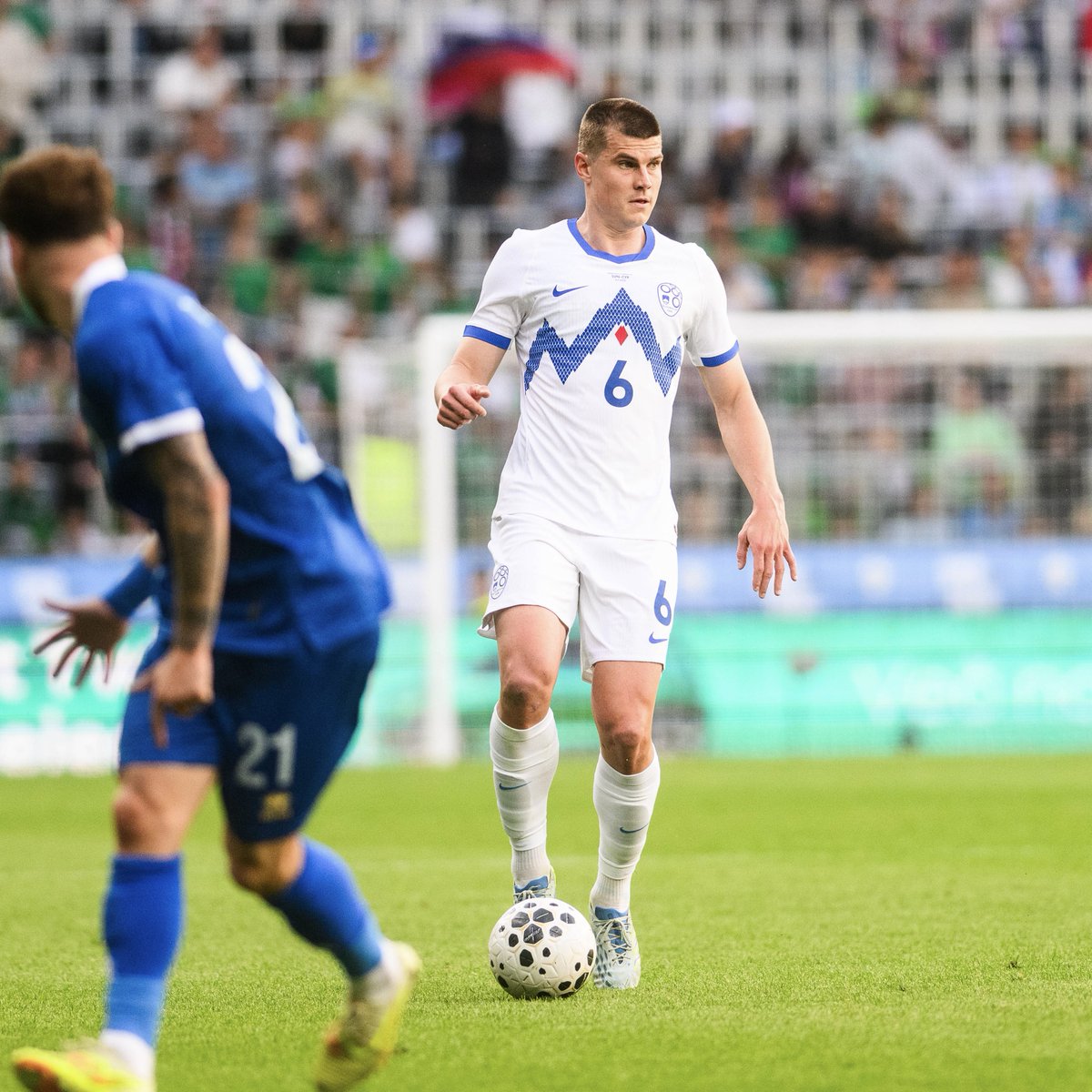 LUFC's tweet photo. 🇸🇮 Jaka Bijol played a full 90 minutes at the Stozice Stadium on Thursday evening, as Slovenia drew 1-1 with Cyprus https://t.co/pay7ezMNwI
