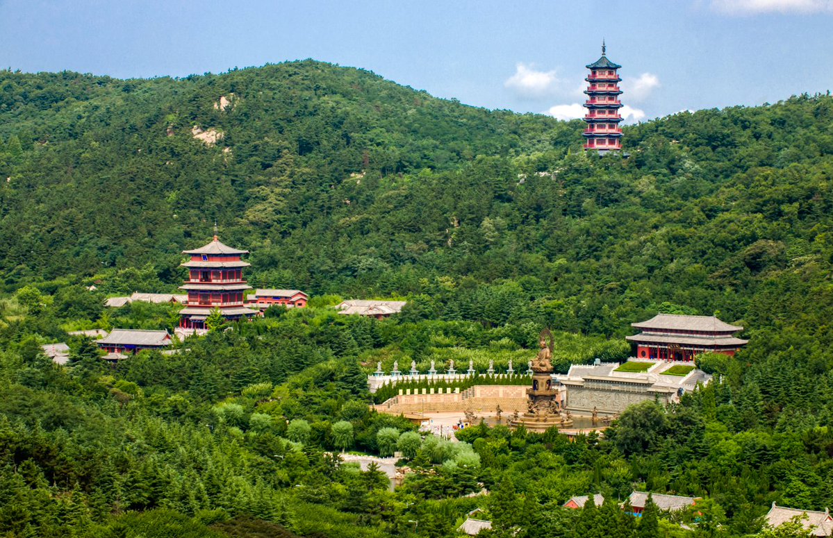 VisitShandong's tweet photo. This is your cue to choose a quieter coast. 

Would you hike Chishan Mountain for the mountain views or the sea breeze?

📍Weihai, Shandong https://t.co/RGx6A5hLsz