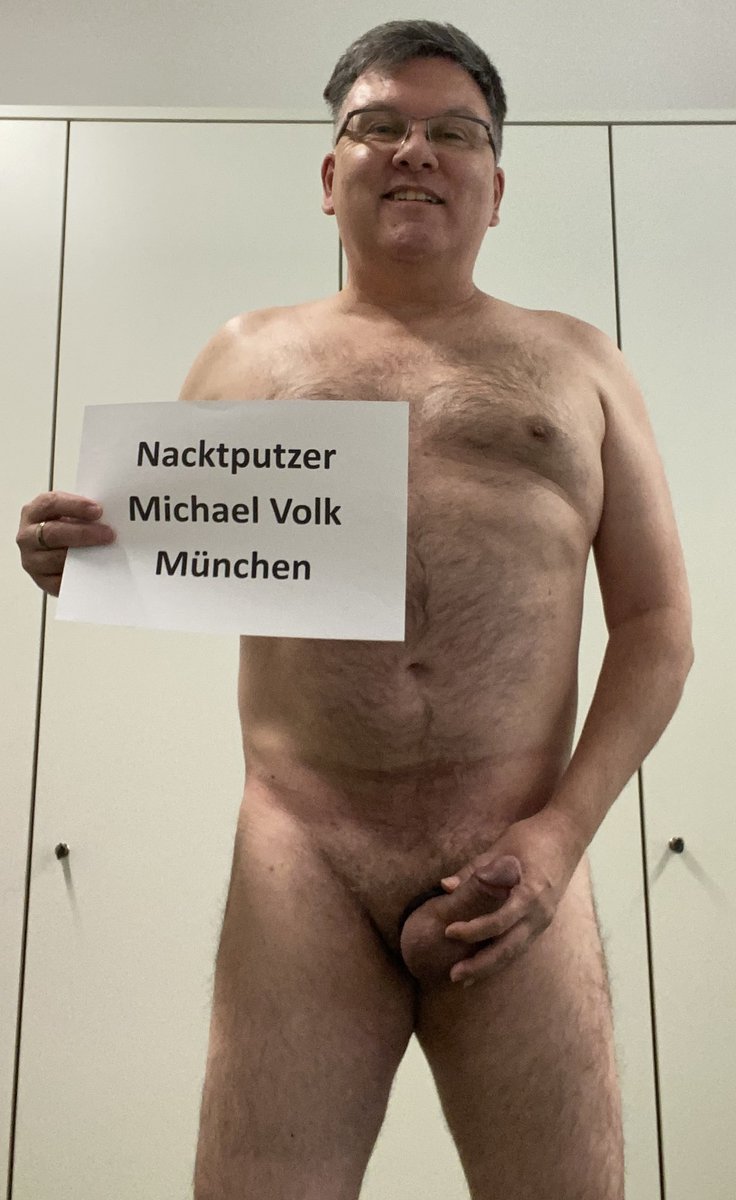 Volcatius1966's tweet photo. Folgt mir! Ich bin Gratis-Nacktputzer in München und putze völlig gratis und sehr zuverlässig!!! Kein Sex, nur putzen!!! Herzliche Grüße, Euer Nacktputzer Michael Volk aus München #muenchen #schwul #gay #nackt #putzen https://t.co/GboeHpAWNo