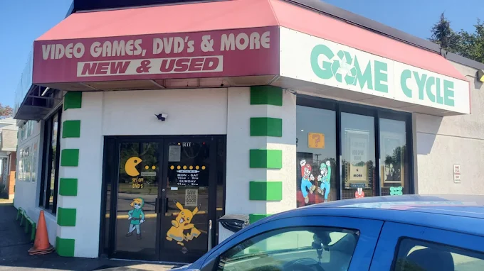 Lockerdown3's tweet photo. @dqrivalsart The place is called Game Cycle, in Springfield, Ohio. Neat little store, they even have a big pinball/arcade room in the back. https://t.co/0CIjpqxOod