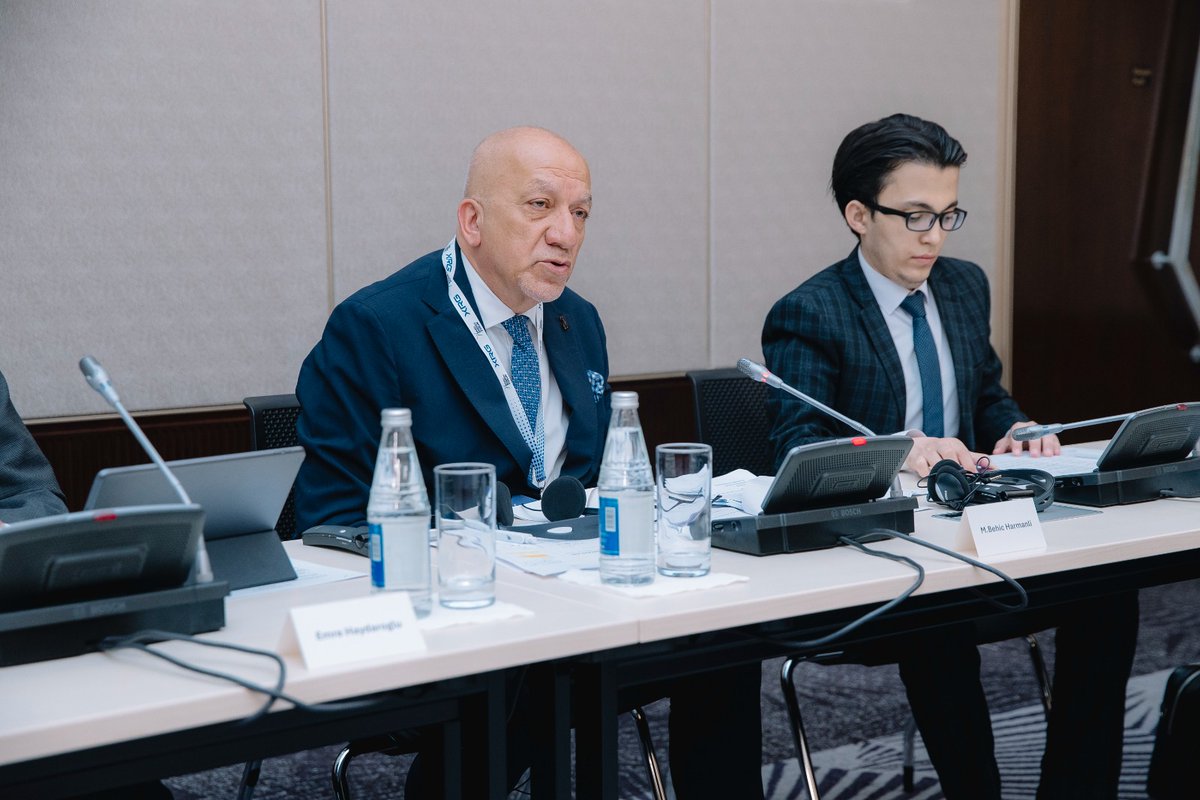 PeakpvSolar's tweet photo. Şirketler Grubu Yönetim Kurulu Başkanımız M. Behiç Harmanlı, Azerbaycan'da Bakü Enerji Haftası kapsamında "Küresel ESCO Uzmanlığını Azerbaycan'ın Büyük Enerji T��keticileriyle Birleştirmek" amacıyla gerçekleştirilen Enerji Verimliliği ve ESCO Yatırım Platformu'na konuşmacı olarak katıldı. ESCO modelinin Azerbaycan'da enerji verimliliğini artırmaya yönelik kurumsal ve yatırım mekanizması olarak teşvik edilmesi, uluslararası en iyi uygulamaların ülkeye özgü somut projelere dönüştürülmesi ve uluslararası ESCO şirketleri ile Azerbaycan'daki büyük enerji tüketicileri arasında doğrudan diyalog kurulması konularının görüşüldüğü toplantıda konuşma yapan M. Behiç Harmanlı,  ESCO projelerinin başlıca maliyet düşürücü ve karbon azaltıcı çözümler olarak özellikle ihracatçı firmalar tarafından tercih edildiğini vurgulayarak "İhracatçı firmalar, karbon ayak izlerini azaltıp uluslararası pazarlarda rekabet güçlerini korumak için sermayelerini bağlamadan GES yatırımlarını ESCO modeliyle hayata geçiriyor; biz de bu dönüşümün global çözüm ortağıyız." dedi.
Etkin ve verimli geçen bu toplantının başta Azerbaycan olmak üzere tüm sektöre yüksek katkılar sağlamasını dileriz.
-
Our Chairman of the Board of Directors, M. Behiç Harmanlı, participated as a speaker at the Energy Efficiency and ESCO Investment Platform, held within the scope of Baku Energy Week in Azerbaijan, to "Combine Global ESCO Expertise with Azerbaijan's Major Energy Consumers." During the meeting, which focused on promoting the ESCO model as a corporate and investment mechanism to increase energy efficiency in Azerbaijan, translating international best practices into country-specific tangible projects, and establishing direct dialogue between international ESCO companies and major energy consumers in Azerbaijan, M. Behiç Harmanlı emphasized that ESCO projects are preferred primarily by exporting companies as cost-reducing and carbon-reducing solutions. "Exporting companies are implementing solar power plant (SPP) investments through the ESCO model without tying up their capital, in order to reduce their carbon footprint and maintain their competitive edge in international markets; we are the global solution partner for this transformation," he stated. We hope that this effective and productive meeting will make a significant contribution to the entire sector, especially to Azerbaijan.

#Europowerenerji #caspianpower #ESCO #GES