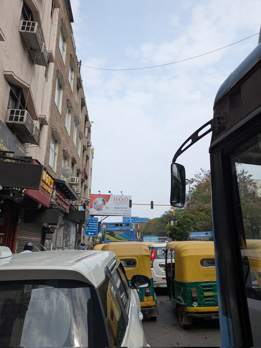circusmaxima's tweet photo. Main Rajinder Nagar red light kaput. Massive jam @CMODelhi @dtptraffic https://t.co/WWXKZ6gGgW