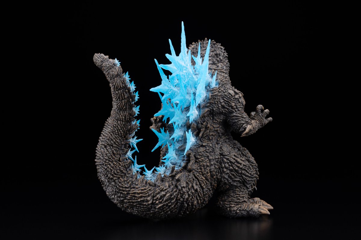 figureTokyo_02's tweet photo. \ご予約受付中🦖/

デフォルメスタイルでありながら、
こだわり抜いた造形表現が魅力の"D造形"シリーズ。
新たに『#ゴジラ-1.0』が登場‼

限定版は背びれと口内を青く彩色！
劇中を彷彿とさせる仕上がりとなっています。

ご予約はこちら👇
➤https://t.co/AkMyYCGv9i

※実物は「東京フィギュアAKIBAGallery」にて展示中