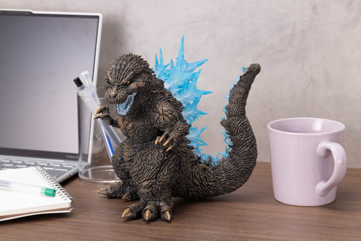figureTokyo_02's tweet photo. \ご予約受付中🦖/

デフォルメスタイルでありながら、
こだわり抜いた造形表現が魅力の"D造形"シリーズ。
新たに『#ゴジラ-1.0』が登場‼

限定版は背びれと口内を青く彩色！
劇中を彷彿とさせる仕上がりとなっています。

ご予約はこちら👇
➤https://t.co/AkMyYCGv9i

※実物は「東京フィギュアAKIBAGallery」にて展示中