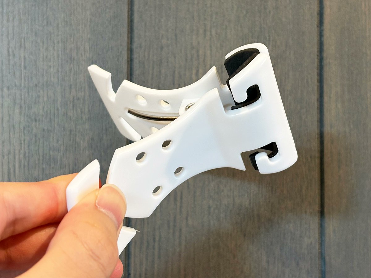 grape_lifehack's tweet photo. キッチンのデッドスペースを解消できる！　
100均で手に入れた『ポールフッククリップ』とは？🖇

リビングに玄関、キッチンまで…　収納を増やせる万能アイテム『ポールフッククリップ』を紹介【100均】 https://t.co/0Szkr5l75p @grapeejpより https://t.co/mlHiPQTfQK