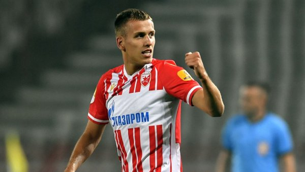fplruskey's tweet photo. Za to što je Veljko Paunović u reprezentaciju pozvao Vukašina Đurđevića iz Partizana i Vladimira Lučića iz Crvene zvezde, pa ih nabio u startnih 11, trebalo bi hitno da reaguje Javno tužilaštvo za organizovani kriminal

Kakve menadžerske šeme od 2 dinara su ovde u pitanju da bi se nešto napravilo od ova dva momka, a onda dođe Meksiko sa domaćim igračima + Raulom Himenezom i natrpa ti 5 komada i pošalje te kući

Da ne govorimo o tome da je pozvan i Lazar Ranđelović u cvetu mladosti (28 godina) i natrpan u startnih 11, ali i neku drugi momci koji ne bi smeli da budu ni u priči.
