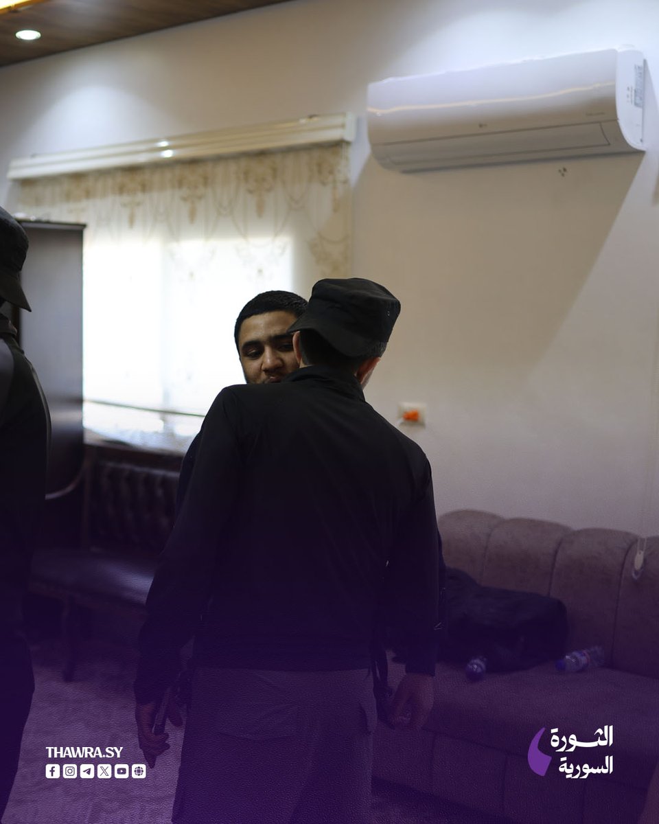 althawra_sy's tweet photo. مصدر أمني لـ "الثورة السورية": قوات #الأمن_الداخلي في محافظة #السويداء تؤمن ثلاثة أشخاص كانوا محتجزين لدى المجموعات الخارجة عن القانون داخل المحافظة

#صحيفة_الثورة_السورية https://t.co/KKFcfFZoNL