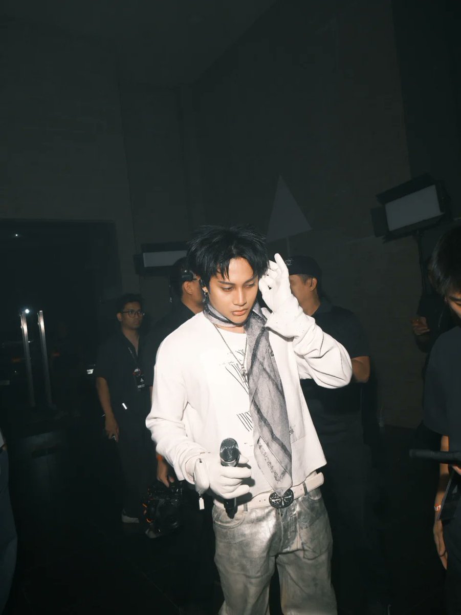 1siy's tweet photo. A well-written article 📌

FELIP on Music, Fashion, and Finding His Own Voice

#FELIP #FELIP_SULFUR

https://t.co/suHfu8xJEv https://t.co/LUuHolBV2E