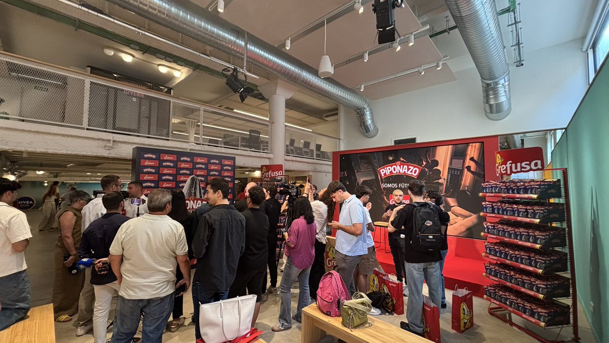elpublicistacom's tweet photo. @MorientesNo9 sobre su colaboración con El Piponazo de @grefusa: “Es una marca muy vinculada al deporte y concretamente, a nuestro fútbol. Cuando me lo propusieron no pude decir que no”. 

@appletreeagency https://t.co/MRxxYc62Xm