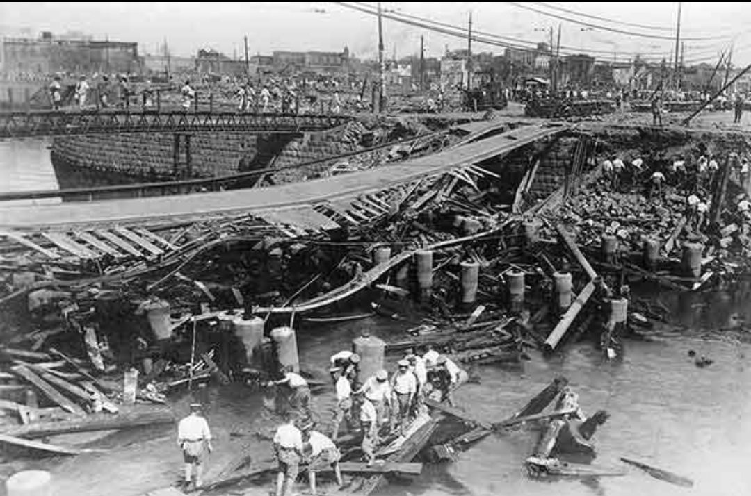 fec647's tweet photo. 1923年关东大地震
震级-7.9级 S亡高达10万多

当时贫苦的中国人
向当时的🐌人捐款折合现在为
8亿🐌元 约4200万人民币
是当时向🐌国捐款的最高亚洲国家
占当时🐌国财政总收入的0.1

但地震刚结束
🐌国就发生了严重的图华事件
数百华人遇难
而十几年后 侵华战争正式开始

中国人唯一的L根性-太善良 https://t.co/qBSVBCXeLT