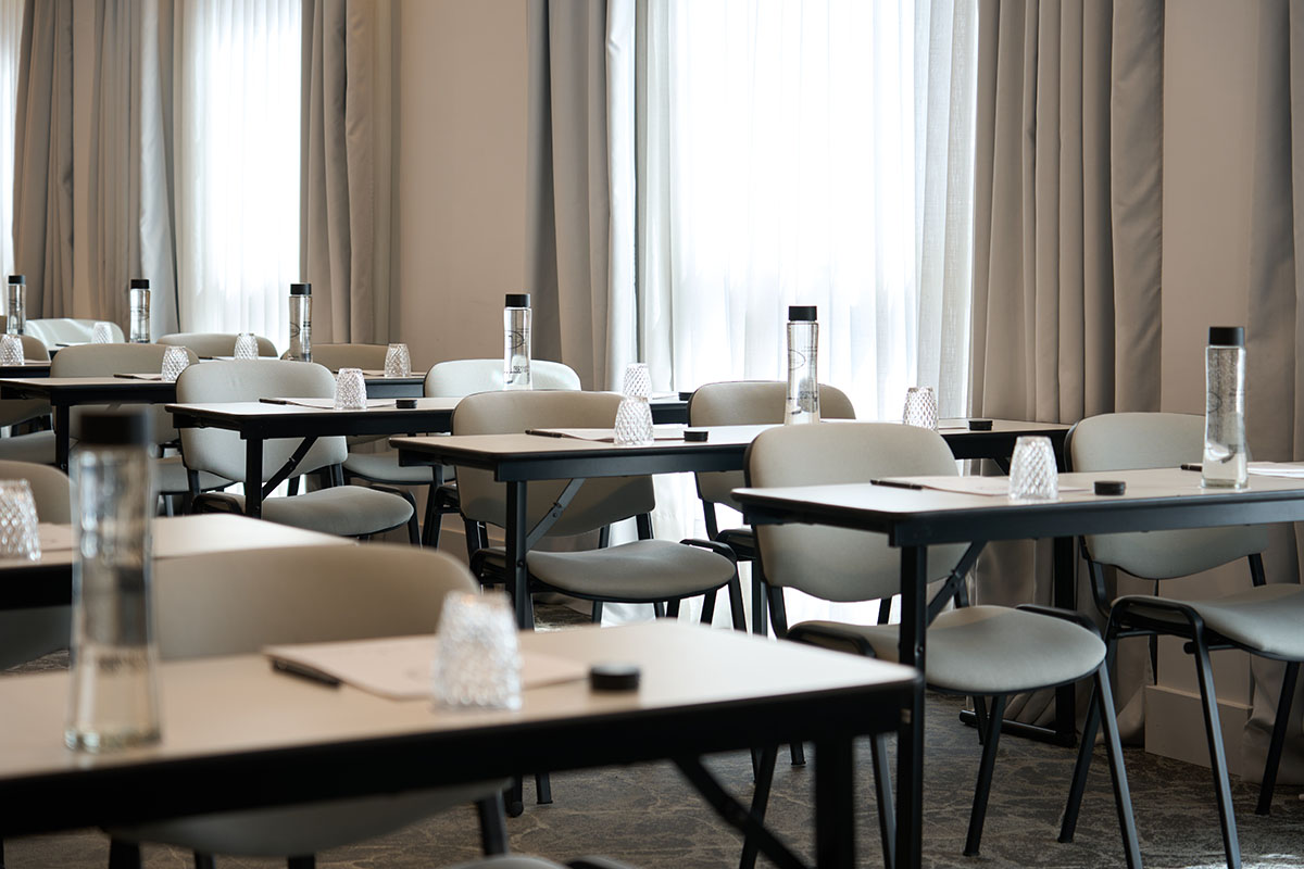 PuertaToledoH's tweet photo. 😀¿Conoces nuestra Sala Toledo? es un espacio perfecto para #formación un encuentro de empresa o un #congreso.😀 Muy céntrica y luminosa. Solo tienes que decirnos como te la colocamos. 😉 https://t.co/hgtGz6iZPn #HotelMadrid #EventosMadrid #SalonesMadrid #EspaciosMadrid #Eventos https://t.co/79w4FauN6n