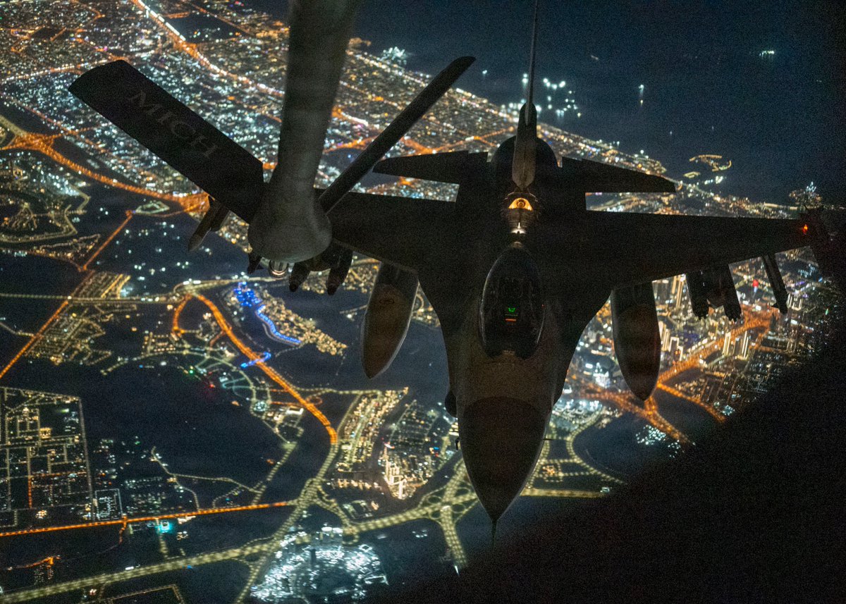 Mach3Plus's tweet photo. A U.S. Air Force F-16 Fighting Falcon prepares to receive fuel from a U.S. Air Force KC-135 Stratotanker in the U.S. Central Command Area of responsibility.

Credit: Staff Sgt. Paige Weldon (22nd Air Refueling Wing) https://t.co/ij9XYnv5EZ