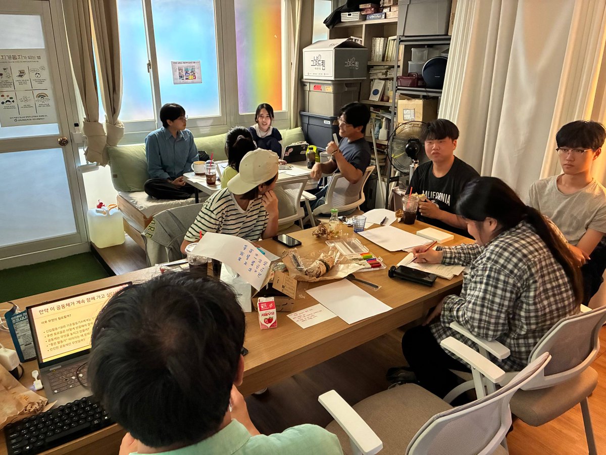 onlyasunaro's tweet photo. 5월 24일(일), 아수나로는 "함께 만드는 반성폭력 문화"라는 주제로 회원의무교육을 진행했습니다.
🌹다양한 키워드를 오가며 반성폭력과 조직문화에 대해 돌아보고 이야기를 나누었습니다.
🌹안전한 공동체, "좋은 사람 이미지", 환대에 대해 새롭게 생각해보았습니다. https://t.co/NW70SvvbtD