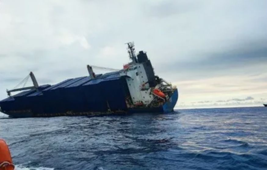 clashreport's tweet photo. NEW: Five Azerbaijani sailors were killed when Ukrainian drones struck two grain carriers in the Azov Sea overnight. 

The Natra lost two crew members after taking four hits; the Zircon lost three, caught fire, and was abandoned — it's still burning. 

Twenty-one survivors were rescued by passing vessels.

Both ships were privately crewed Azerbaijani contractors sailing under foreign flags to a Russian port to load grain. 

This is the first confirmed Azerbaijani fatalities in Azov Sea drone strikes.
