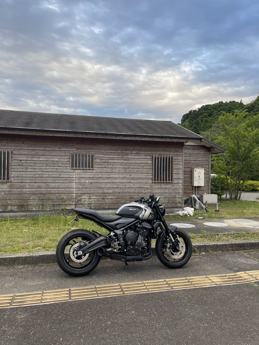 sk_trident660's tweet photo. 山って涼しい🌱
でも地下鉄は寒すぎる、、、🥲 https://t.co/CJ4KsyijSa