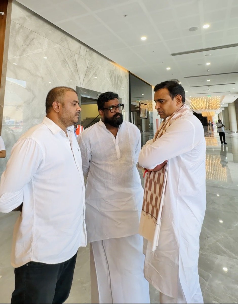 SrihariINC's tweet photo. Glad to be part of the grand inauguration of #ThreadPochampally the International Handloom Exhibition & Sales Centre at HITEX, Hyderabad
The exhibition was inaugurated by Hon’ble Ministers Shri Komatireddy Venkat Reddy Garu and Shri Tummala Nageswara Rao Garu in the presence of Bhongir MP Shri Chamala Kiran Reddy Garu, Padma Shri awardees, handloom representatives, and distinguished guests.
Pochampally handlooms reflect the rich cultural heritage and craftsmanship of Telangana. I urge everyone to visit the exhibition from June 5–7 and support our weavers by purchasing authentic handloom products.
Together, let us preserve our handloom legacy and strengthen the livelihoods of our weaving community.
#pochampally #TelanganaCongress