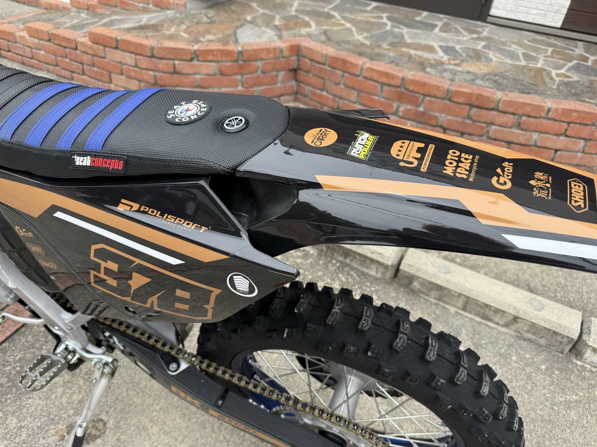 44hataboh's tweet photo. 今週末開催されるJMX SUGOにCARRYブースを出展します！

ウエア、マシン展示、アパレル販売などを行います！

大人気のビールTシャツに加えて、今回よりCARRYアパレルも販売を開始します！

Tシャツ1000円、パーカー2000円（笑）

絶対売り切れます（笑）

よろしくお願いしまーす！

#美人店員さん有 https://t.co/gcxT7e2BN3