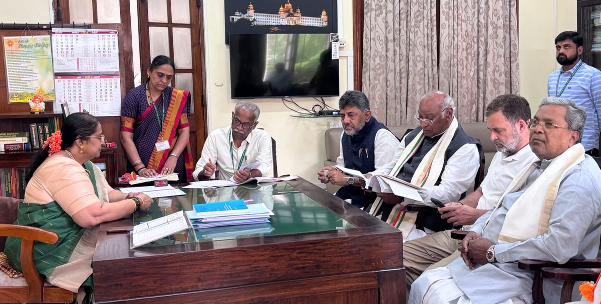 DKShivakumar's tweet photo. ಲೋಕಸಭಾ ವಿರೋಧ ಪಕ್ಷದ ನಾಯಕರಾದ ಶ್ರೀ ರಾಹುಲ್ ಗಾಂಧಿ ಅವರ ಉಪಸ್ಥಿತಿಯಲ್ಲಿ, ಎಐಸಿಸಿ ಅಧ್ಯಕ್ಷರಾದ ಶ್ರೀ ಮಲ್ಲಿಕಾರ್ಜುನ ಖರ್ಗೆ ಅವರು ಇಂದು ವಿಧಾನಸೌಧದಲ್ಲಿ ಕರ್ನಾಟಕದಿಂದ ರಾಜ್ಯಸಭಾ ಚುನಾವಣೆಗೆ ನಾಮಪತ್ರ ಸಲ್ಲಿಸಿದರು. ಈ ವೇಳೆ ಅವರ ಜೊತೆಯಾಗಿದ್ದು, ಶುಭ ಹಾರೈಸಲಾಯಿತು.

ಈ ಸಂದರ್ಭದಲ್ಲಿ ಮಾಜಿ ಮುಖ್ಯಮಂತ್ರಿಗಳಾದ ಶ್ರೀ ಸಿದ್ದರಾಮಯ್ಯ, ಕೆಪಿಸಿಸಿ ಅಧ್ಯಕ್ಷರಾದ ಶ್ರೀ ಬಿ. ಕೆ. ಹರಿಪ್ರಸಾದ್‌ ಹಾಗೂ ಪಕ್ಷದ ಇತರ ಹಿರಿಯ ನಾಯಕರು ಉಪಸ್ಥಿತರಿದ್ದರು.

Accompanied AICC President Shri Mallikarjun @kharge as he filed his nomination for the Rajya Sabha from Karnataka today, along with Leader of the Opposition in the Lok Sabha Shri @RahulGandhi , former Chief Minister and CWC Member Shri @siddaramaiah, and KPCC President Shri @HariprasadBK2 

My best wishes to him as he continues his distinguished journey in public service.