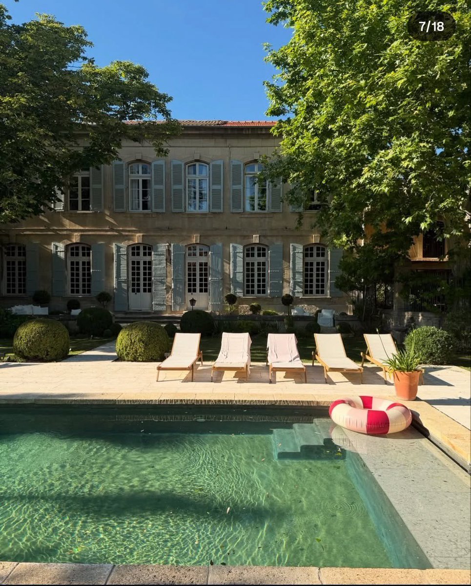 LaDolceRiviera's tweet photo. A house in the middle of the lavender fields in Provence should be every man’s goal https://t.co/fRAc04rHXF