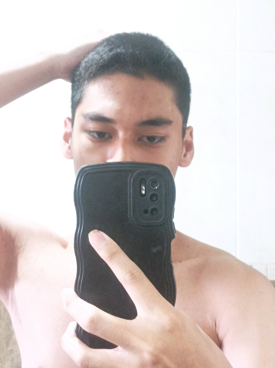 Loonamoooon's tweet photo. 260602 Dae🦈 Bubble update : 

Dae🦈 : I'm back w new hair, ignore my red face ㅠㅠ https://t.co/gKmYHwq4sE