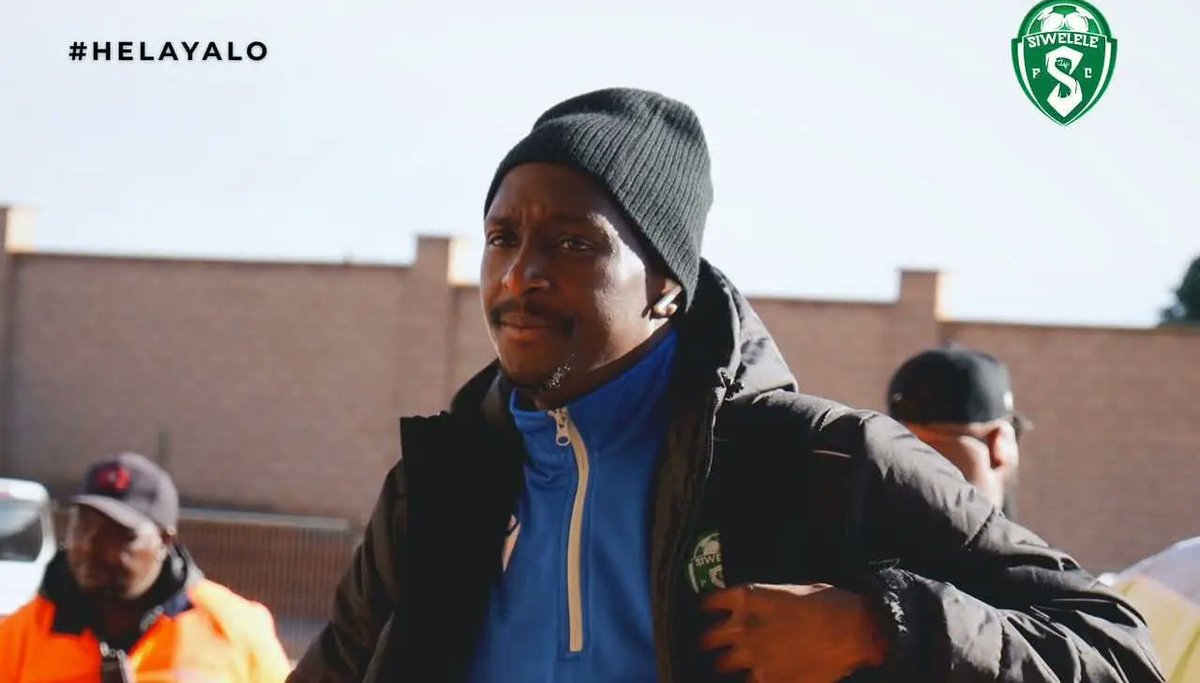 dube_mthoko's tweet photo. 🚨 𝔻𝕠𝕟𝕖 𝔻𝕖𝕒𝕝: ℕ𝕪𝕚𝕜𝕠 𝕄𝕠𝕓𝕓𝕚𝕖 𝕁𝕠𝕚𝕟𝕤 𝕊𝕖𝕜𝕙𝕦𝕜𝕙𝕦𝕟𝕖 𝕌𝕟𝕚𝕥𝕖𝕕! 🚨

Babina Noko have moved swiftly to secure Bafana Bafana defender Nyiko Mobbie for the 2026/27 Betway Premiership season on a free transfer, FARPost has learnt. 

𝐓𝐡𝐞 𝐂𝐨𝐧𝐭𝐫𝐚𝐜𝐭 𝐒𝐢𝐭𝐮𝐚𝐭𝐢𝐨𝐧:
Mobbie’s deal with Siwelele FC expires on 30 June. While Siwelele fully intended to keep him and triggered his one-year option, complex technicalities around the December 2025 deadline meant it couldn't be legally finalised. Both parties entered open, amicable talks for a fresh deal, but unfortunately hit a deadlock—opening the door for Babina Noko to pounce.

READ MORE:📲 https://t.co/rGnVgIgps7