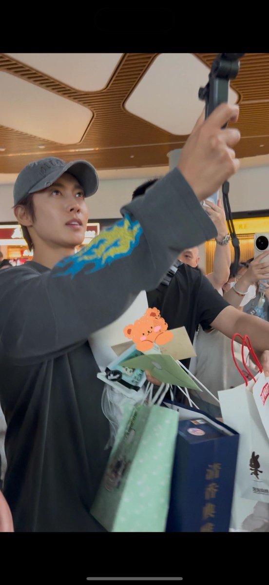 KHJ_Ru_Channel's tweet photo. 2026-06-05
#KimHyunJoong ~ Arrival in Hangzhou

Cr. Misoik https://t.co/4X7JWZ0cp0