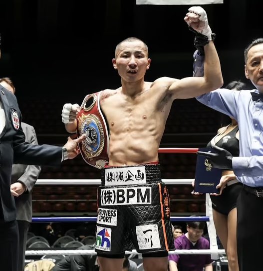 boxman352's tweet photo. 国内でこの富岡樹より濃いキャリアの選手っていんのかな？

"湯場海樹"とドロー、ロマチェンコと戦った"中谷正義"に初黒星を喫し、"吉野修一郎"、"岡田博喜"、"藤田炎村"、"宇都木秀"に4連敗。そしてあす"李 健太"と。

極めつきは後々のRISE王者・白鳥大珠、RIZINの篠塚辰樹のボクサー時代の2人に勝利 https://t.co/Cx9MXB847H