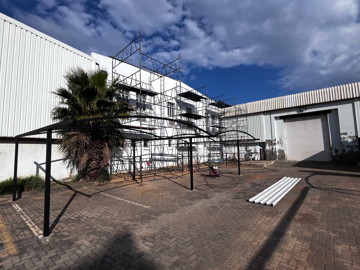 FieldspaceProp's tweet photo. 🔨 Upgrades underway at 48 Reedbuck Crescent.

Refurbed parking and site improvements are being installed as part of our ongoing commitment to reinvesting in our assets.

More progress updates coming soon.

#IndustrialProperty #CommercialProperty #AssetManagement https://t.co/gOiP50uFM0