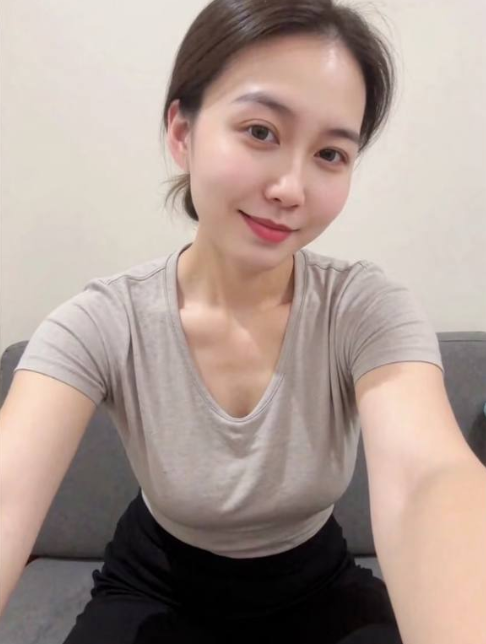 liarofwave's tweet photo. 30+小少妇，抛开年龄不讲的话，我这样的身材是不是你的理想型呢？ https://t.co/Y3ivZf77sI