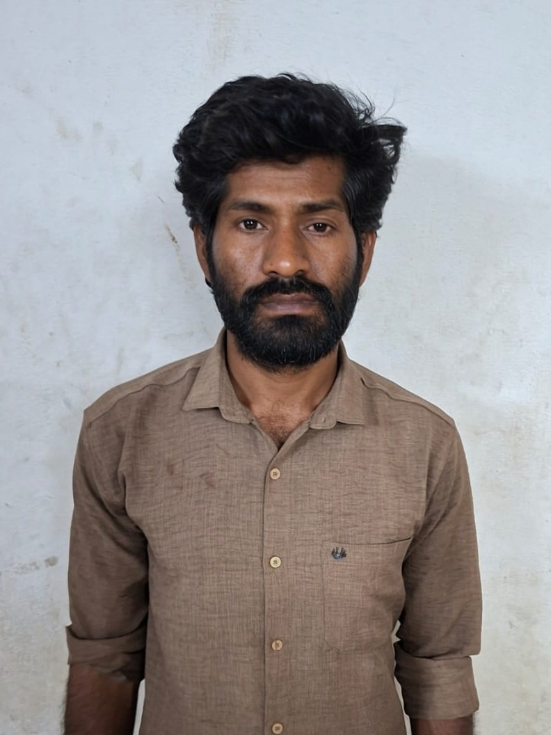 venom1s's tweet photo. Dharamraja attacked his wife Akshaya when he caught her having sex with her lover in a hotel.

She's in the hospital. Police arrested him.

What he did is a crime. But is he really a criminal?

How can a husband see his wife having sex with another guy?

Should he be punished? https://t.co/nCONo2JiZI