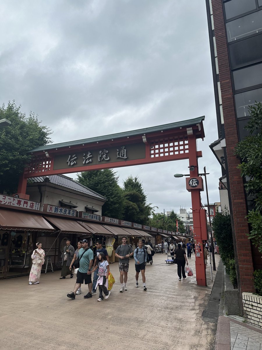 eggtart_0531's tweet photo. 本日遂に！！！Made in Japan の猫はっぴを作ってらっしゃるメーカー様との取引商談が成立いたしました！！！🐱🩷🤍

Mimily コスメJPYC ECで正式に取り扱いさせて頂けることになりました！🐱🩷🤍

Mimily コスメはアパレルも取り扱いさせて頂きます！🐱

実店舗としては浅草の伝法院通のカナメさんでも取り扱っております。
しかし、今月6月14日でこの一帯の取り壊し工事が18日から開始するため、残念ながら6月14日に閉店となるそうです。

育ててくれた台東区と、4年前にJPYC知る機会を頂いた台東区への感謝を込めて、JPYC ECで台東区のMade in Japanの継承に少しでもお手伝いできたら、Mimilyとしてはこの上ない幸せです。🐈

これからもよろしくお願いします。

@noritaka_okabe 
@mameta_zk 
@jpyc_official 
@jpyc_chan 
@JPYCompound