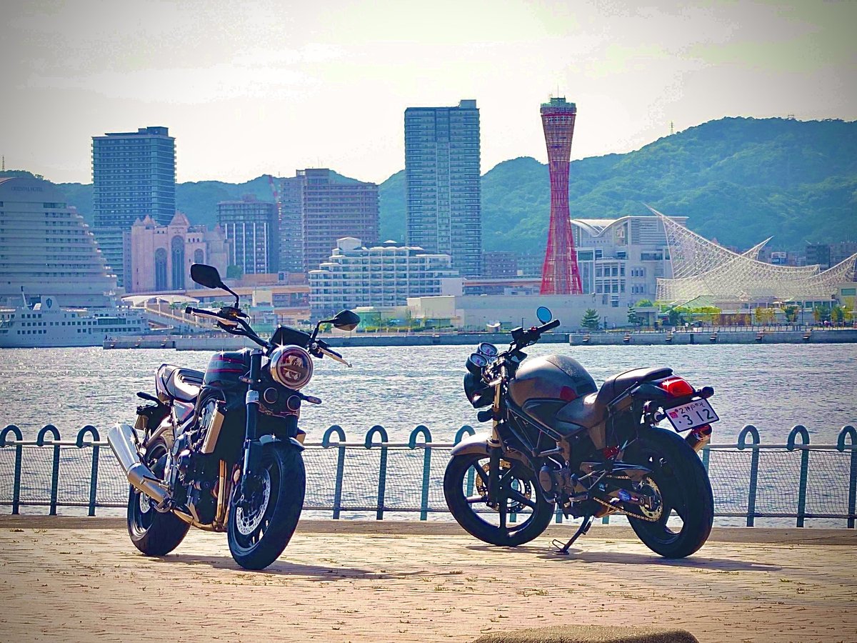 Mr_emptyboi's tweet photo. 名前：たかちん
性別：男
身長：172cm
年齢：34才
住み：大阪民
車種：VTR250、CB1000F🆕
好き：バイク、寿司、ラーメン、アニメ
一言：VTRはいいぞー。

#バイク乗りとして軽く自己紹介
#バイク好きと繋がりたい
#vtr250
#CB1000F
#ノブ撮り https://t.co/3jAS7Lw6EO