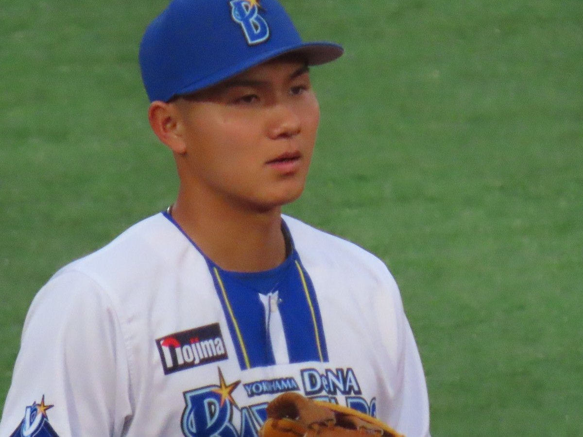 tentory_coach's tweet photo. 成瀬くんのグローブ
ロゴが入った
かっこいい
#baystars
#成瀬脩人 https://t.co/Zh2cHahSlj