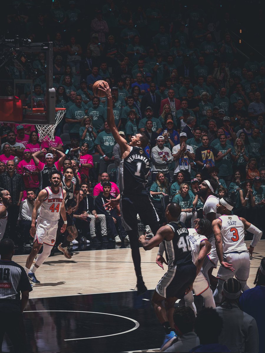 TheJobIsDone's tweet photo. Basketball is so pretty ✨ https://t.co/E8upkqYQKq